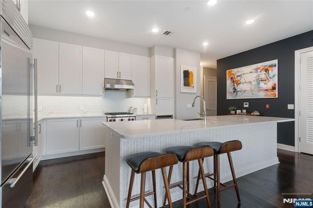 3 Somerset Lane 415, Edgewater, NJ 07020