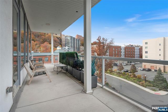 3 Somerset Lane 415, Edgewater, NJ 07020