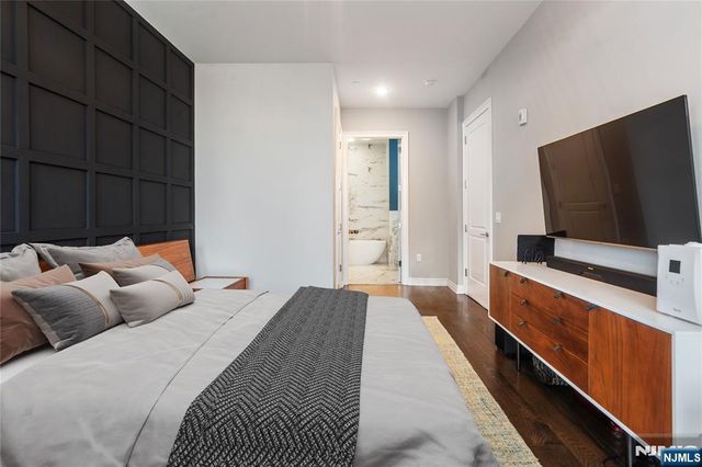 3 Somerset Lane 415, Edgewater, NJ 07020