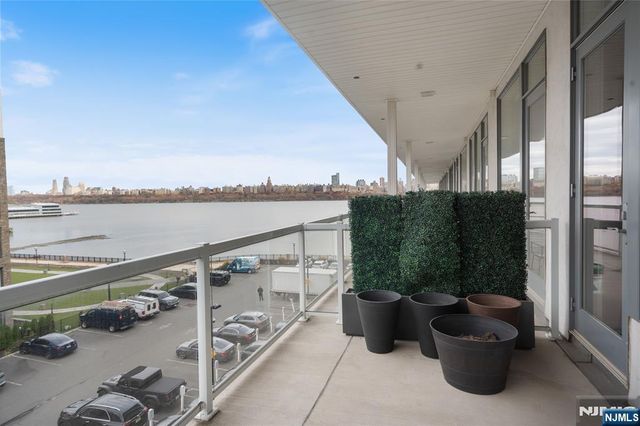 3 Somerset Lane 415, Edgewater, NJ 07020