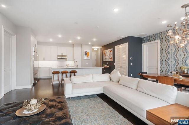 3 Somerset Lane 415, Edgewater, NJ 07020