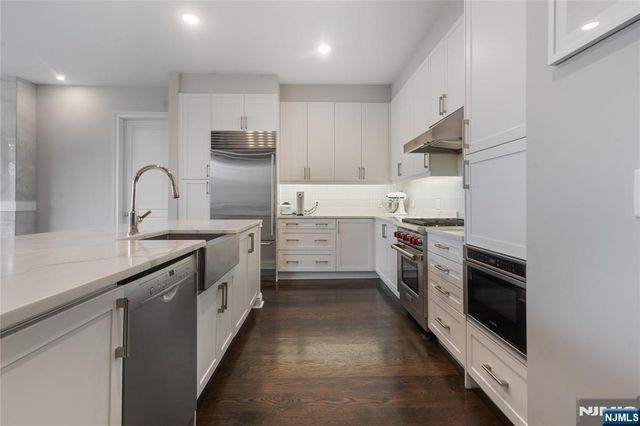 3 Somerset Lane 415, Edgewater, NJ 07020