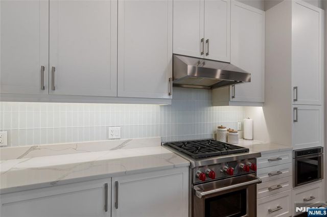 3 Somerset Lane 415, Edgewater, NJ 07020