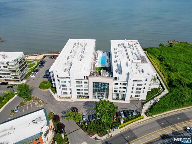 3 Somerset Lane 415, Edgewater, NJ 07020