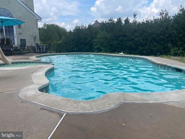 611 TALL PINES LN, Horsham, PA 19044