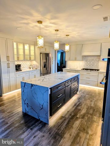 611 TALL PINES LN, Horsham, PA 19044