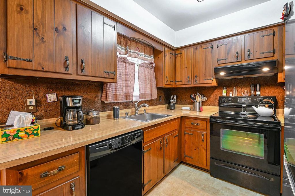 Image 5 of property listing at 589 NEIMAN RD, Pottstown, PA 19465