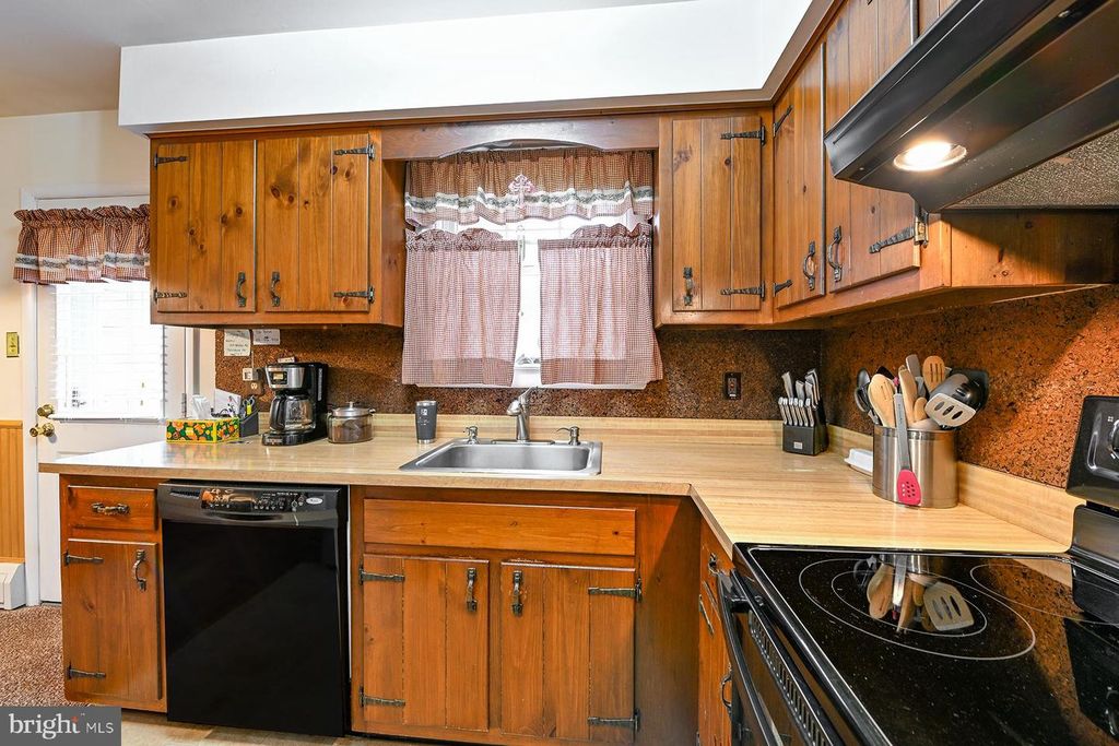 Image 6 of property listing at 589 NEIMAN RD, Pottstown, PA 19465