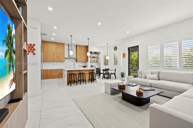 12021 SW 82nd Pl, Miami, FL 33156