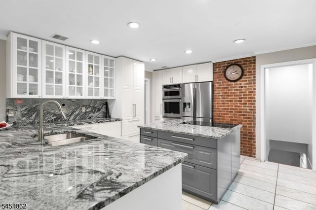 67 Kinnan Way, Bernards Twp., NJ 07920