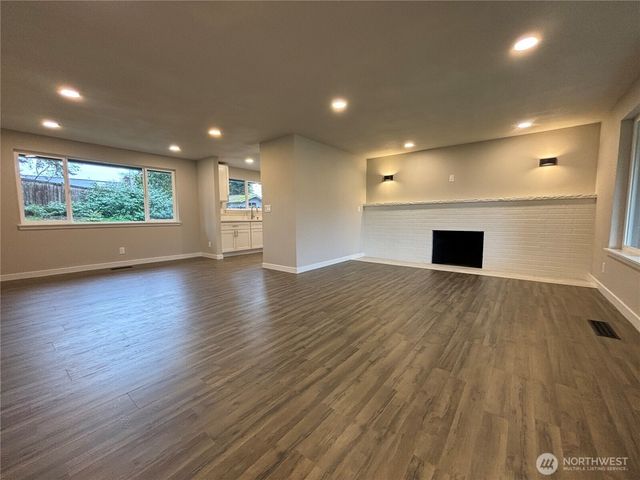 11713 100 Avenue Ct E, Puyallup, WA 98373