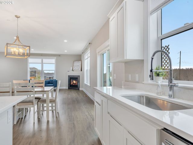 2188 Stanley Lake Ct, Seaside, OR 97138