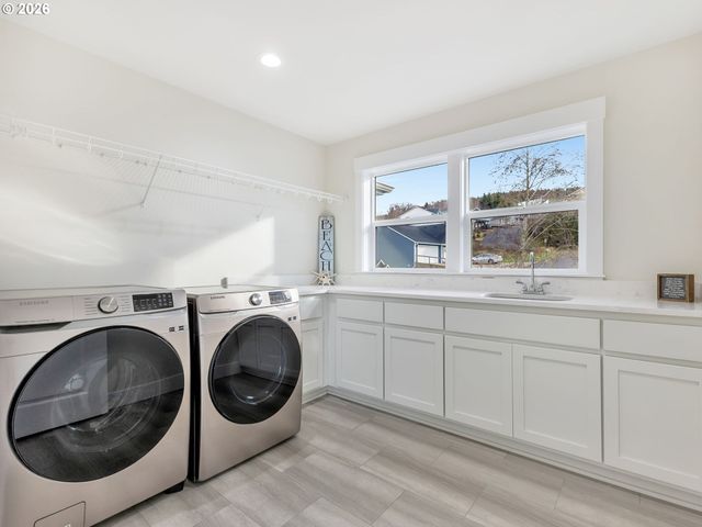 2188 Stanley Lake Ct, Seaside, OR 97138