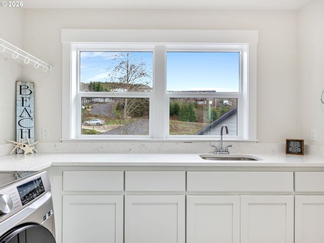 2188 Stanley Lake Ct, Seaside, OR 97138