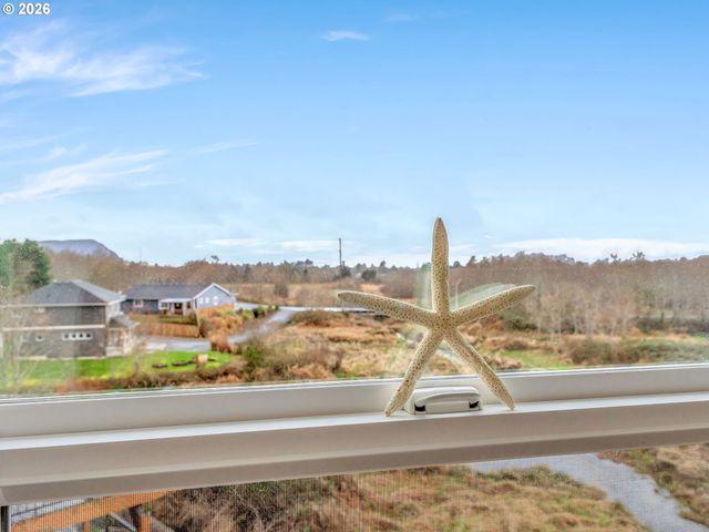 2188 Stanley Lake Ct, Seaside, OR 97138