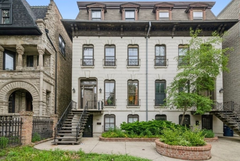918 W Fullerton Avenue 2, Chicago, IL 60614