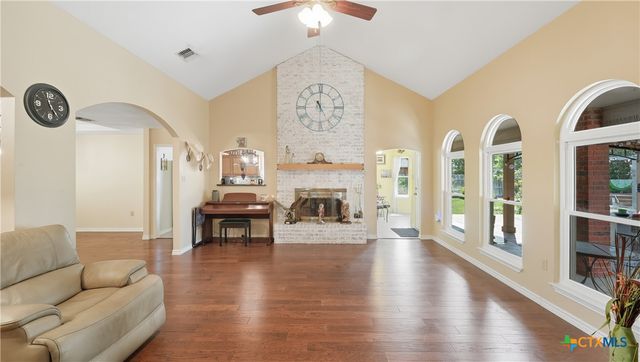 109 Bobwhite Trail, Seguin, TX 78155