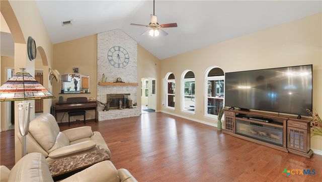 109 Bobwhite Trail, Seguin, TX 78155
