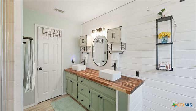 109 Bobwhite Trail, Seguin, TX 78155