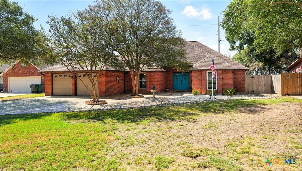 109 Bobwhite Trail, Seguin, TX 78155