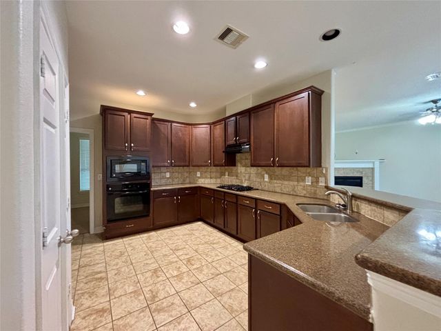 6013 Dublin Lane, Pearland, TX 77581