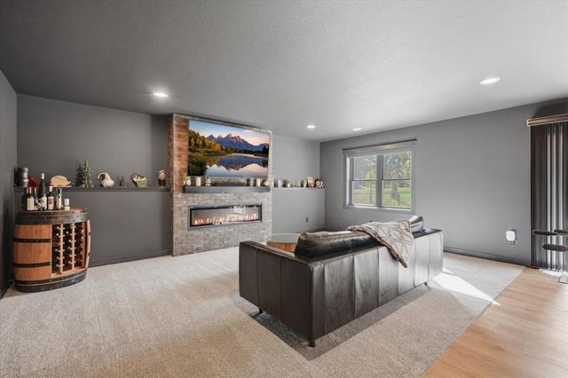 5022 Woodlands Drive, Eau Claire, WI 54703