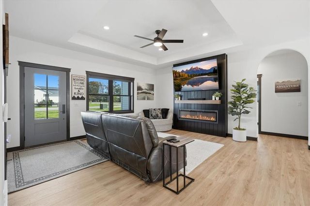 5022 Woodlands Drive, Eau Claire, WI 54703