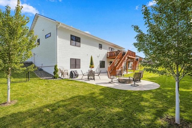 5022 Woodlands Drive, Eau Claire, WI 54703