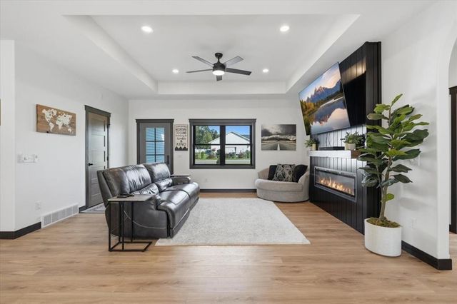 5022 Woodlands Drive, Eau Claire, WI 54703
