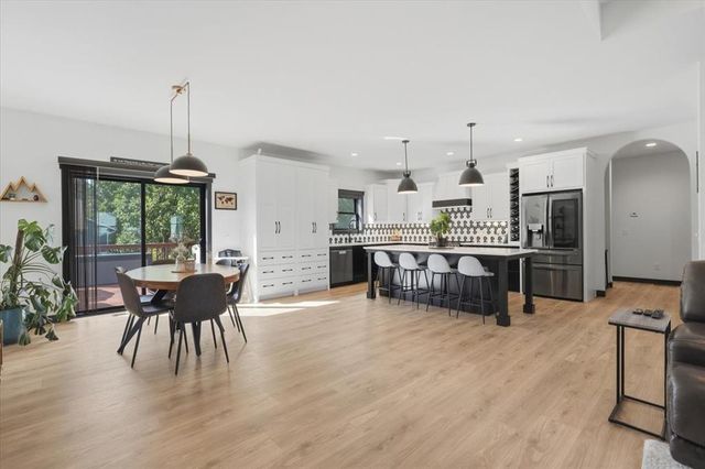 5022 Woodlands Drive, Eau Claire, WI 54703