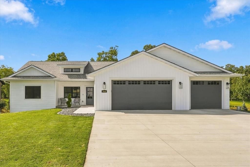 5022 Woodlands Drive, Eau Claire, WI 54703