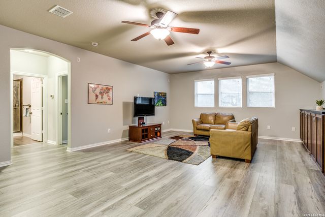 2143 Silent Fox, San Antonio, TX 78260