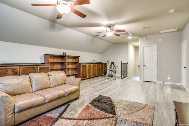 2143 Silent Fox, San Antonio, TX 78260