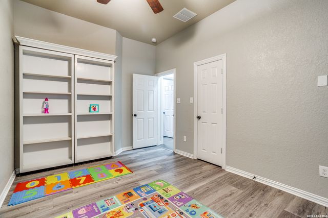 2143 Silent Fox, San Antonio, TX 78260