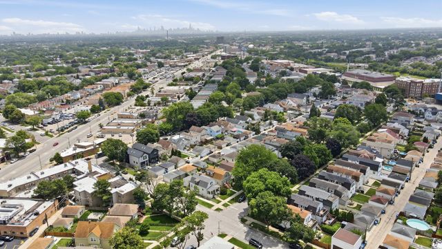 5457 N Monitor Avenue, Chicago, IL 60630
