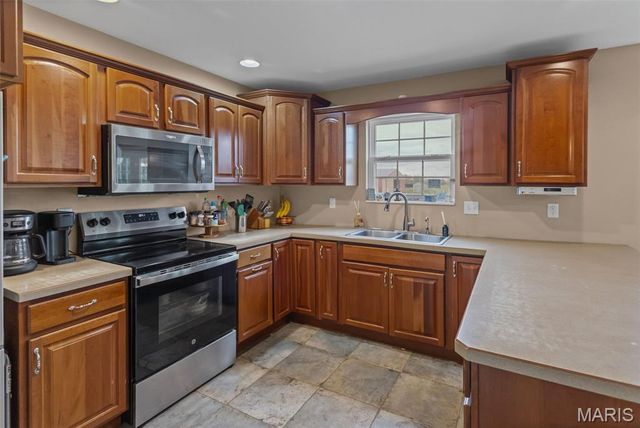 5878 Eaton Lane, Edwardsville, IL 62025
