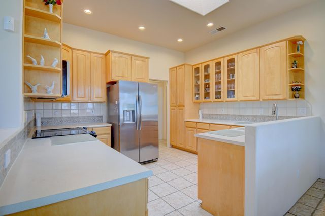 6624 High Ridge Place NE, Albuquerque, NM 87111