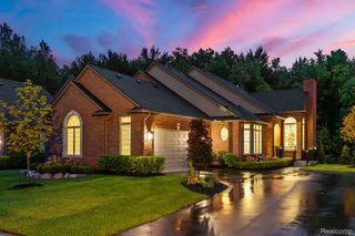 2515 Barberry Drive 21, Shelby Charter Township, MI 48316