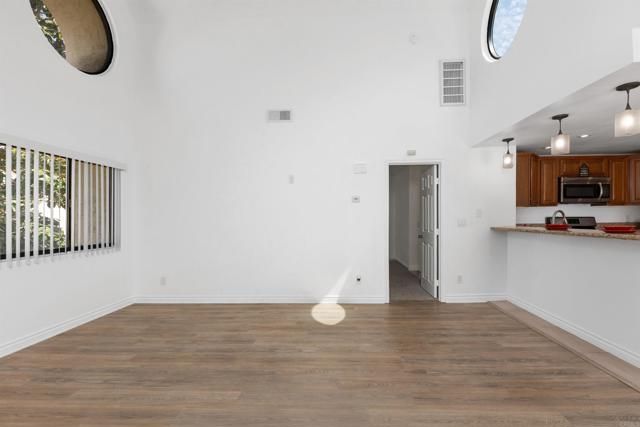 333 Melrose Dr. F, Vista, CA 92083