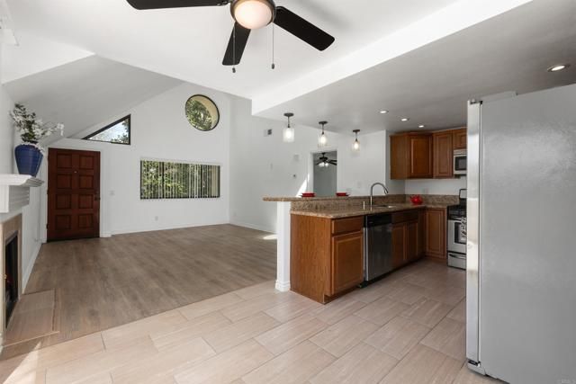 333 Melrose Dr. F, Vista, CA 92083