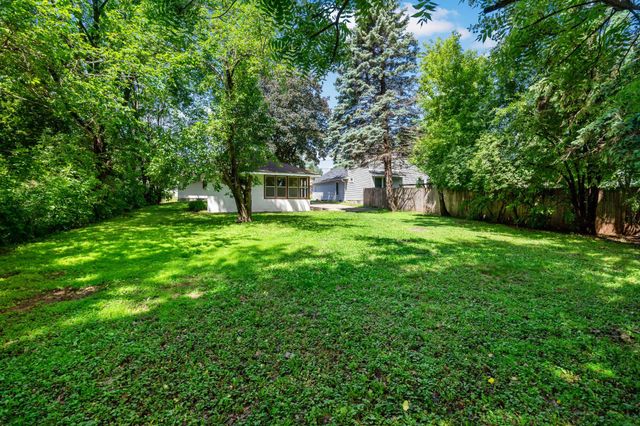 448 White Bear Avenue N, Saint Paul, MN 55106