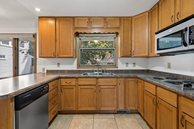 448 White Bear Avenue N, Saint Paul, MN 55106