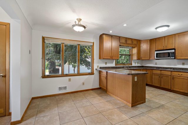 448 White Bear Avenue N, Saint Paul, MN 55106