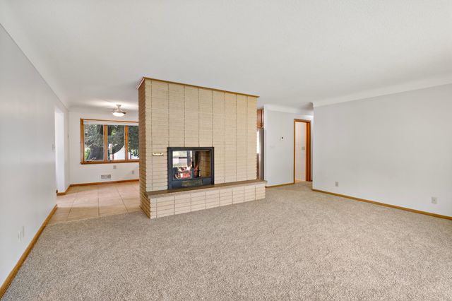 448 White Bear Avenue N, Saint Paul, MN 55106