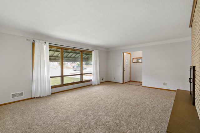 448 White Bear Avenue N, Saint Paul, MN 55106