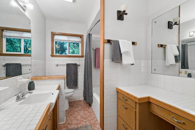 448 White Bear Avenue N, Saint Paul, MN 55106