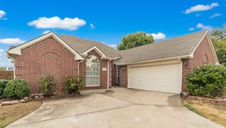 224 Brookhaven Drive, Grand Prairie, TX 75052