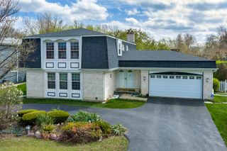 1255 Laurel Avenue, Deerfield, IL 60015