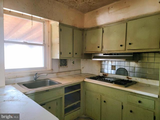 8602 RUGBY ST, Philadelphia, PA 19150