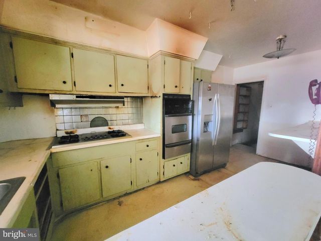 8602 RUGBY ST, Philadelphia, PA 19150